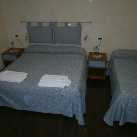 Albergo Vecchio Pavone ボルガロ・トリネーゼ エクステリア 写真
