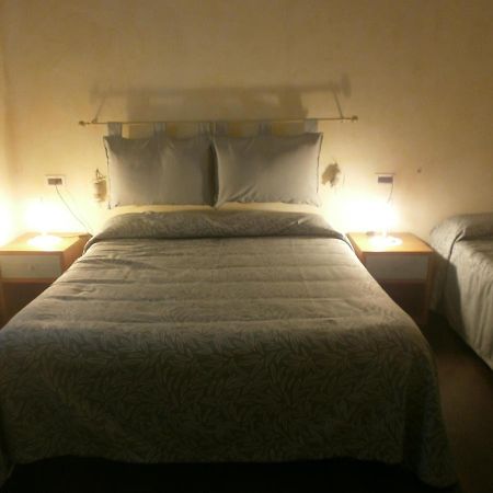 Albergo Vecchio Pavone ボルガロ・トリネーゼ エクステリア 写真