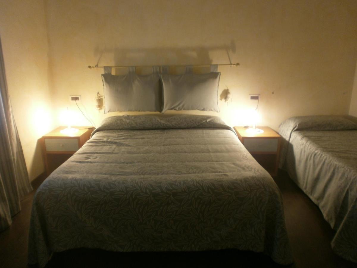 Albergo Vecchio Pavone ボルガロ・トリネーゼ エクステリア 写真