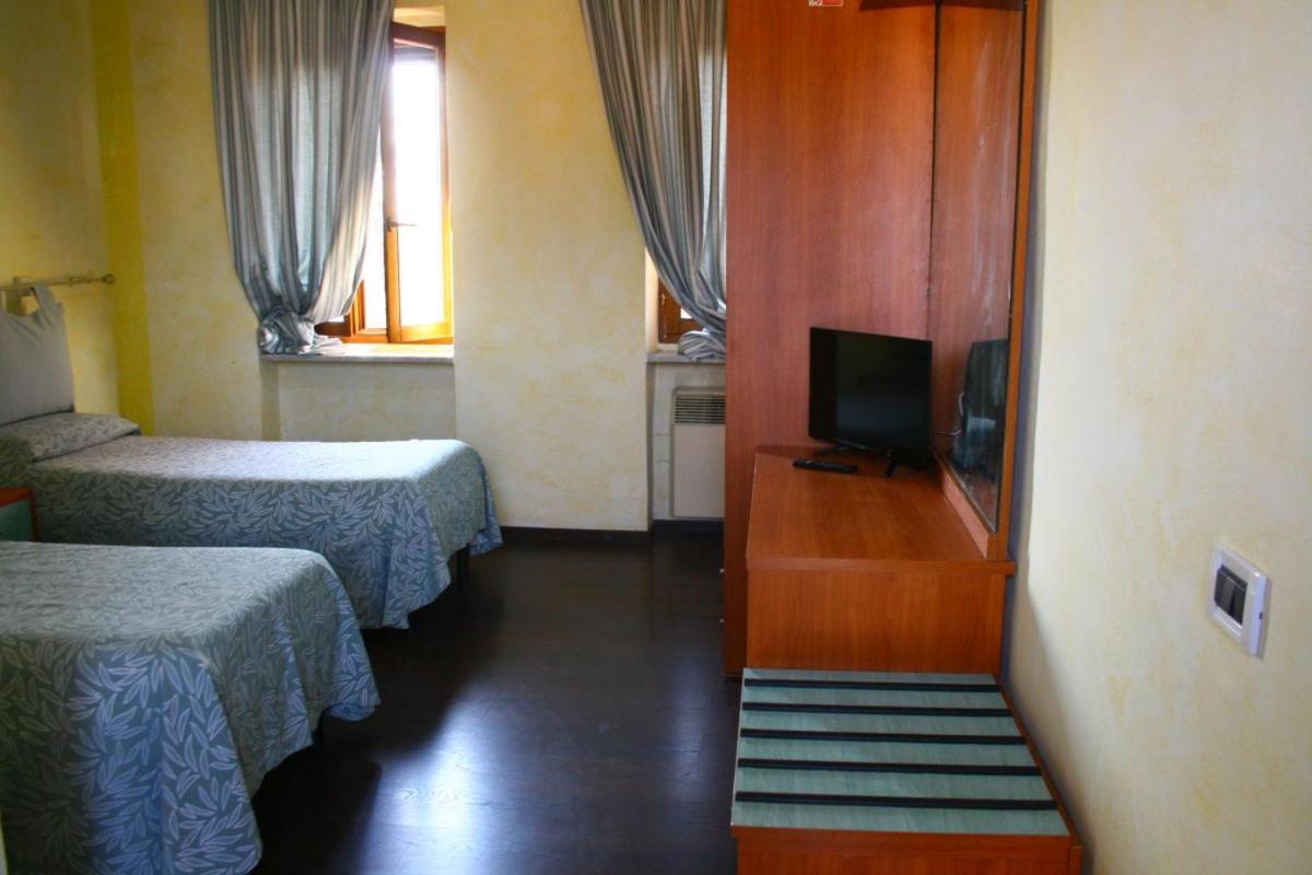Albergo Vecchio Pavone ボルガロ・トリネーゼ エクステリア 写真